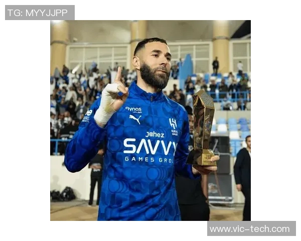 本泽马在足球历史上的传奇地位与影响力探讨